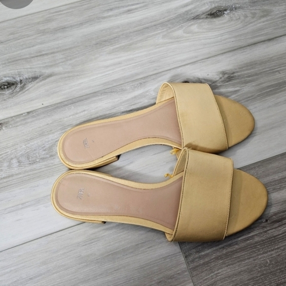 Elegant  Zara Cream Slide Sandals Sz 10.5 - Picture 5 of 8
